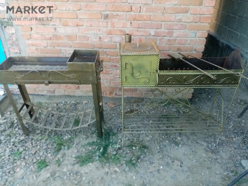 Мангал с элементами ковки