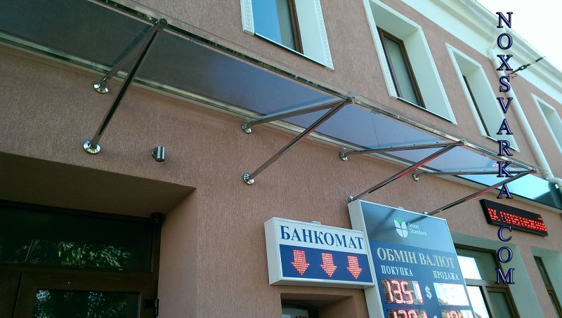 Козырек из нержавеющей стали настенный