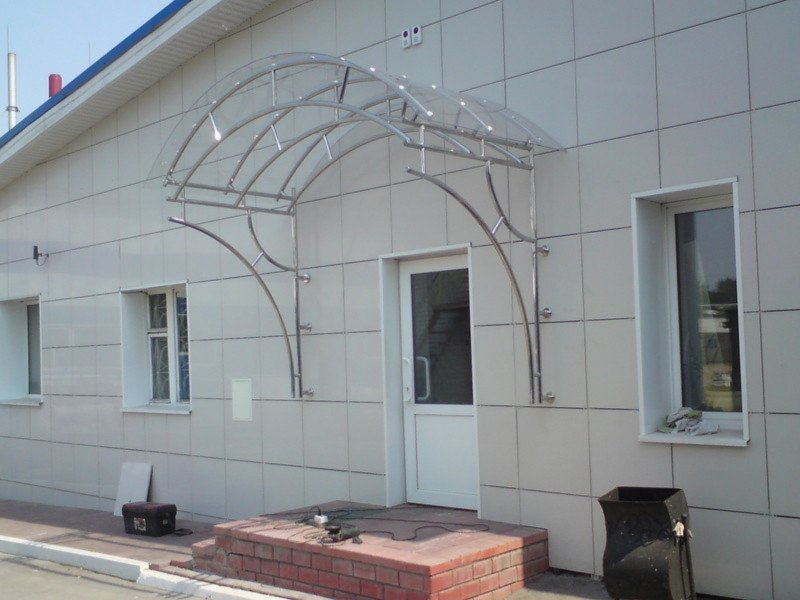 Козырёк над крыльцом из нержавейки