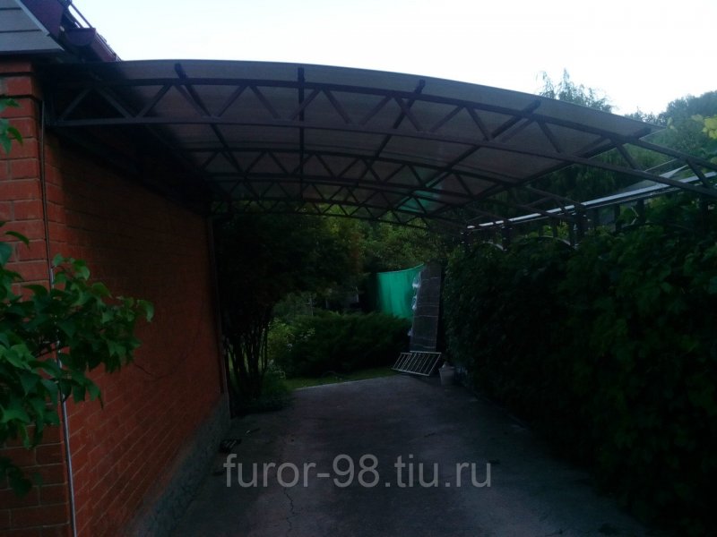 Пристенный навес из поликарбоната