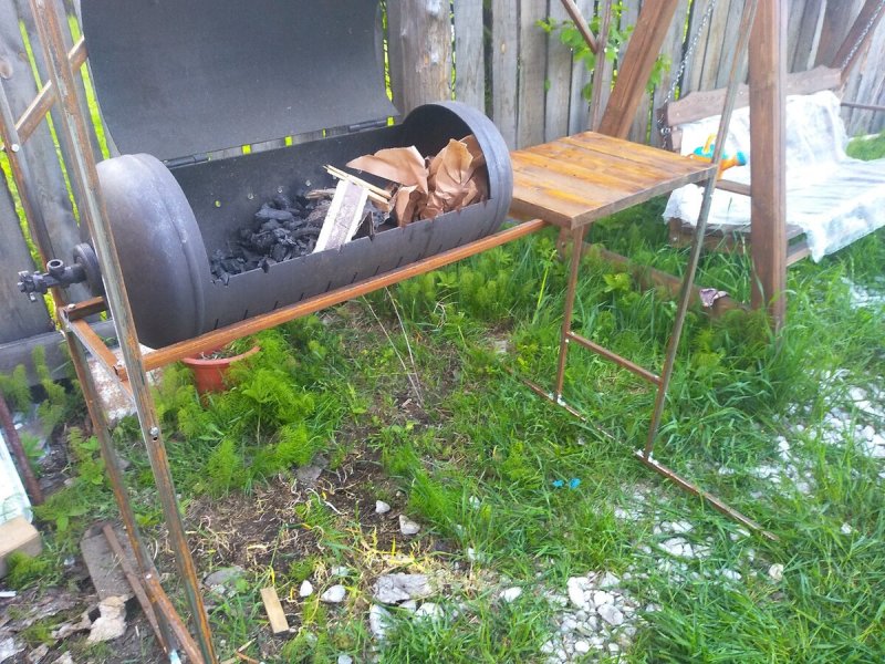 Стол для мангала из газового баллона