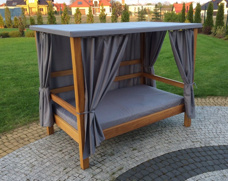 Уличная кровать с крышей