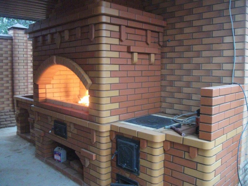 Печь в летней кухне из кирпича