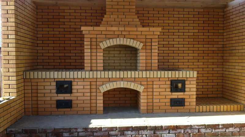 Барбекю из желтого кирпича