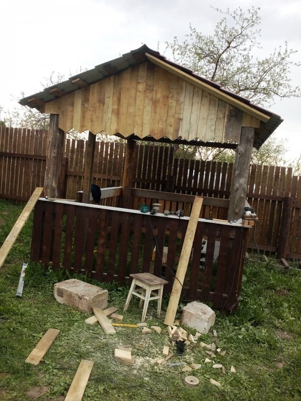 Фронтон беседки из дерева