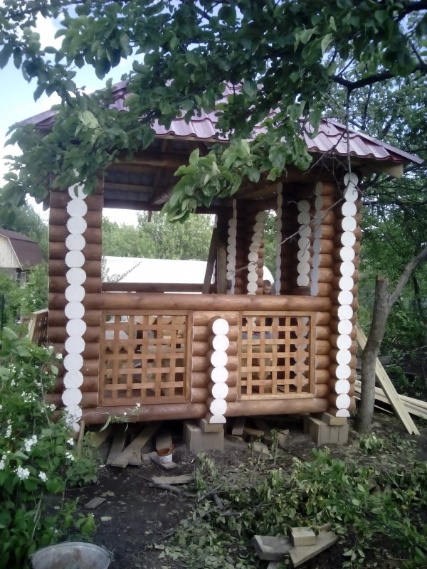 Фронтон беседки из дерева