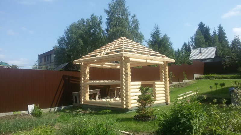 Фронтон беседки из дерева