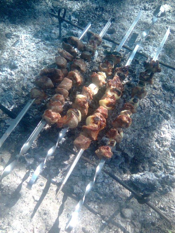 Шашлык на зимней рыбалке