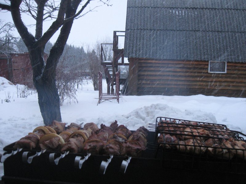 Шашлычок зимой на даче