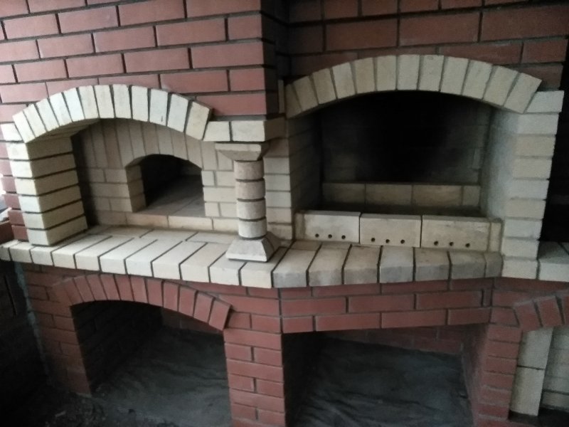 Кирпичный мангал с местом под казан