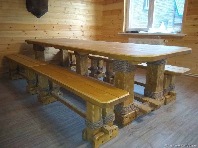Стол с лавками из дерева