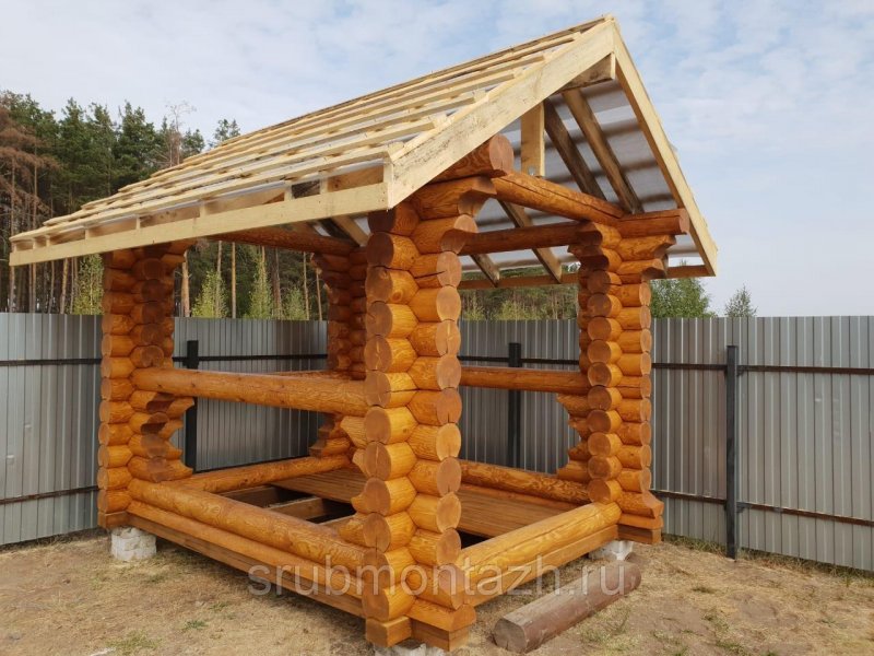 Беседка из оцилиндрованного бревна