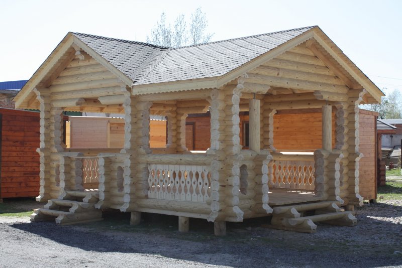Летняя беседка из бревна