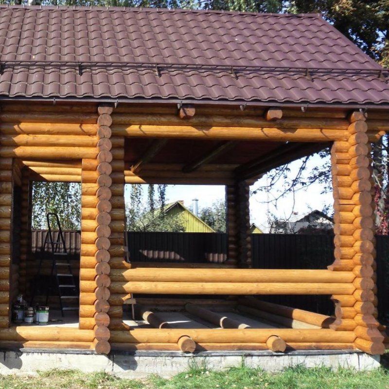 Беседка из оцилиндрованного бруса