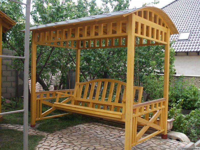 Беседка качели из дерева