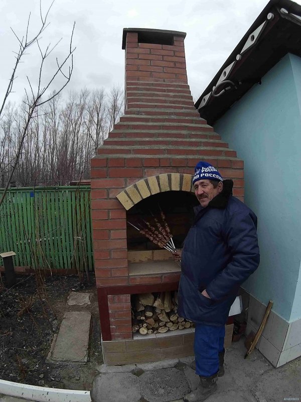 Уличный мангал из кирпича с крышей