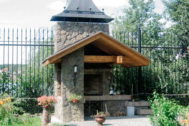 Мангал с крышей каменный