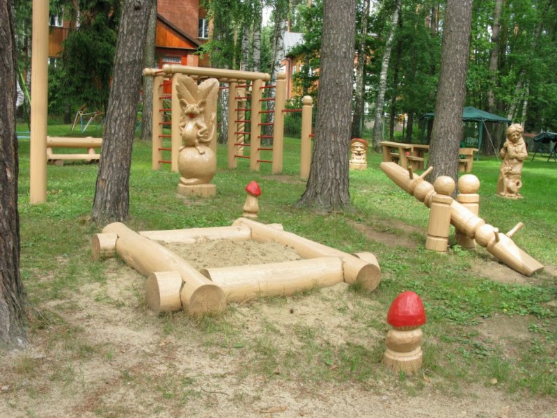 Песочница Igragrad с деревянной крышей
