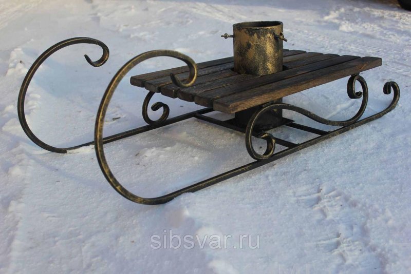 Кованые подставки под елку