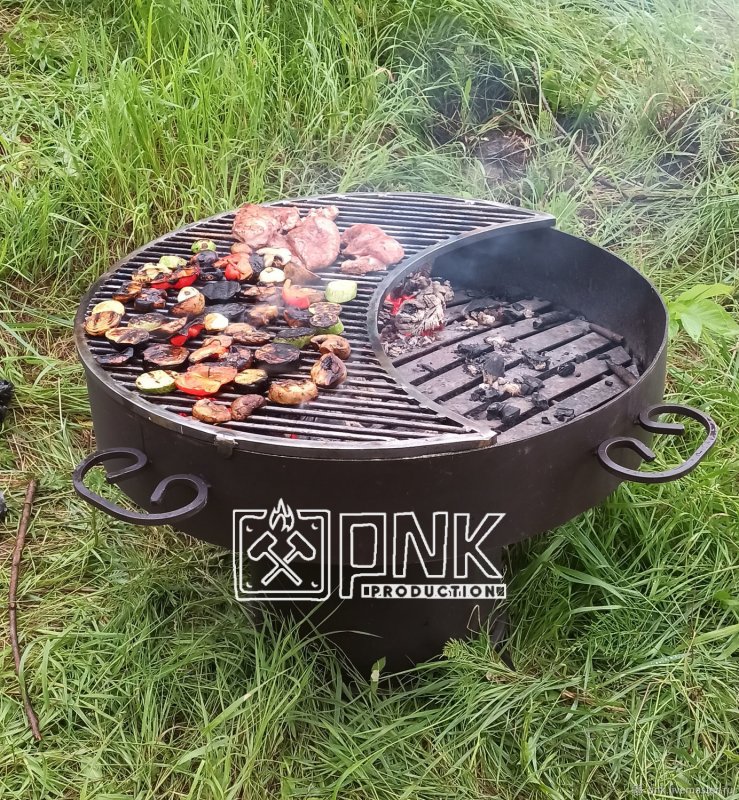 Костровище с мангалом