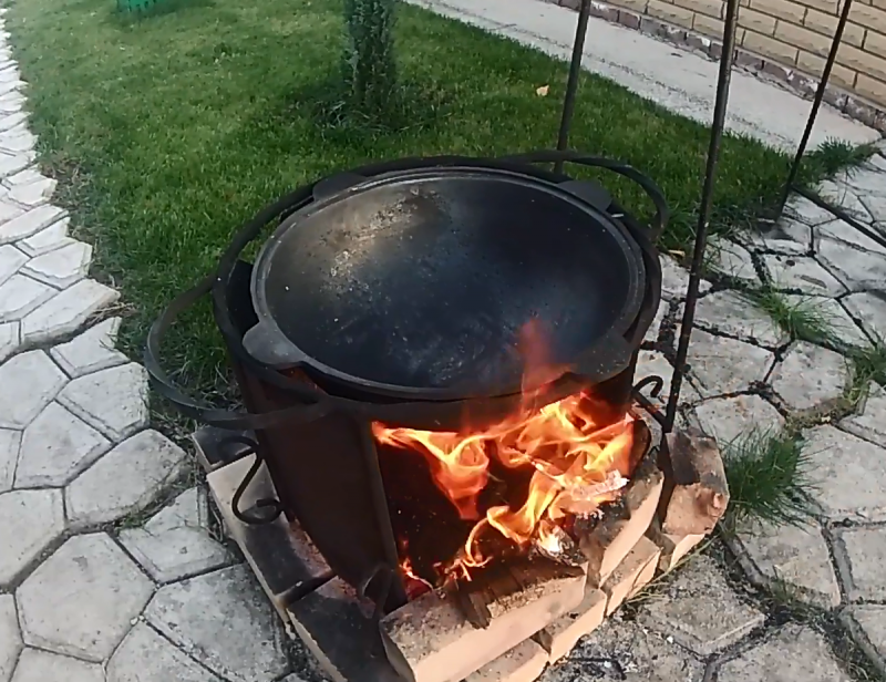 Очаг для казана из кирпича