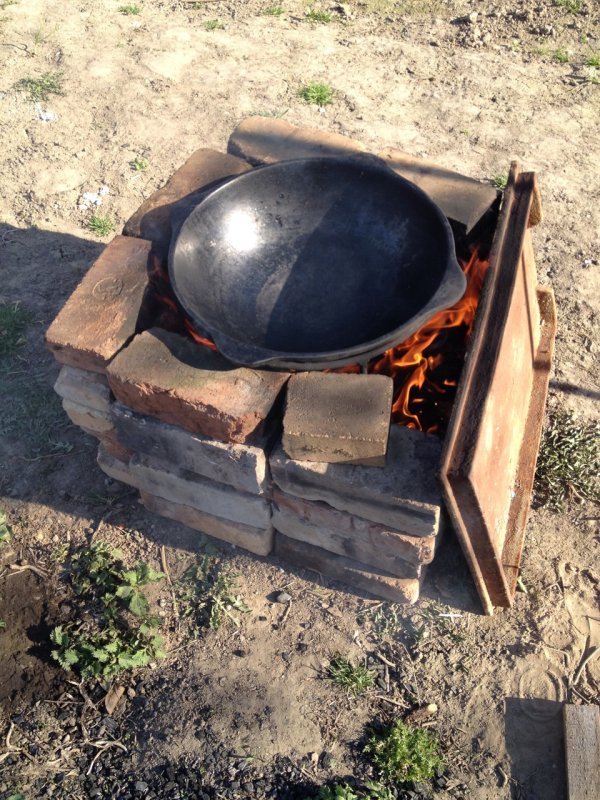 Очаг для казана из кирпича