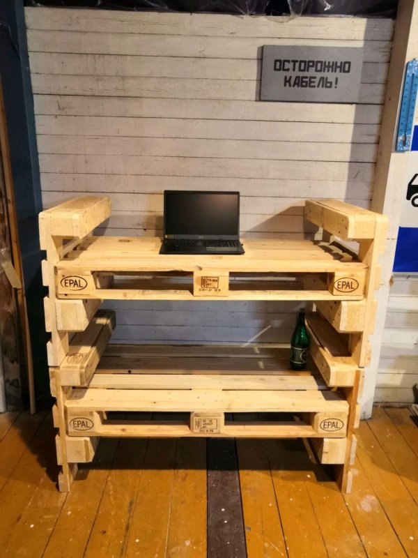Столик из паллет