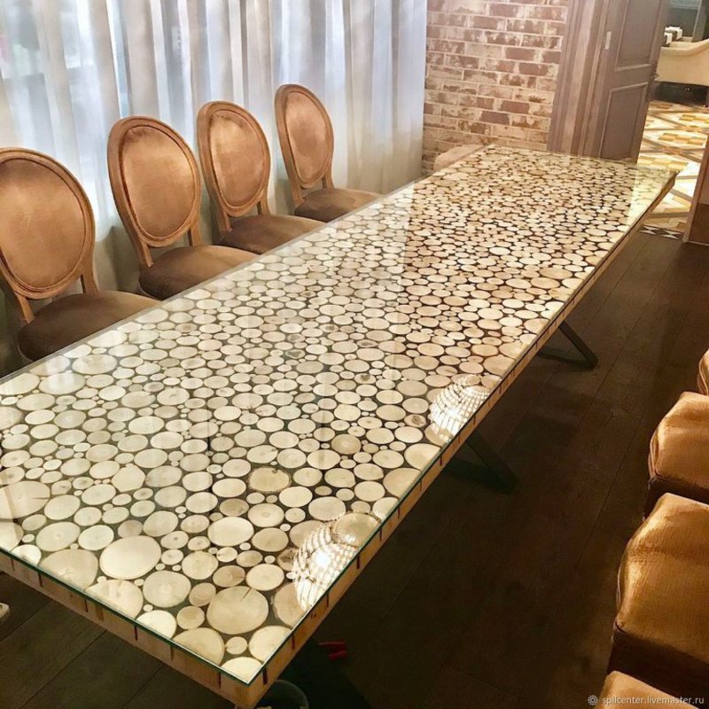 Стол из спилов