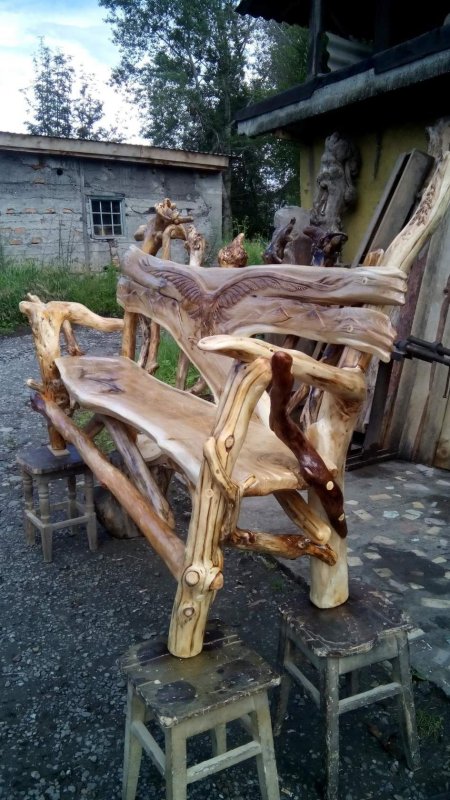 Стул из коряг