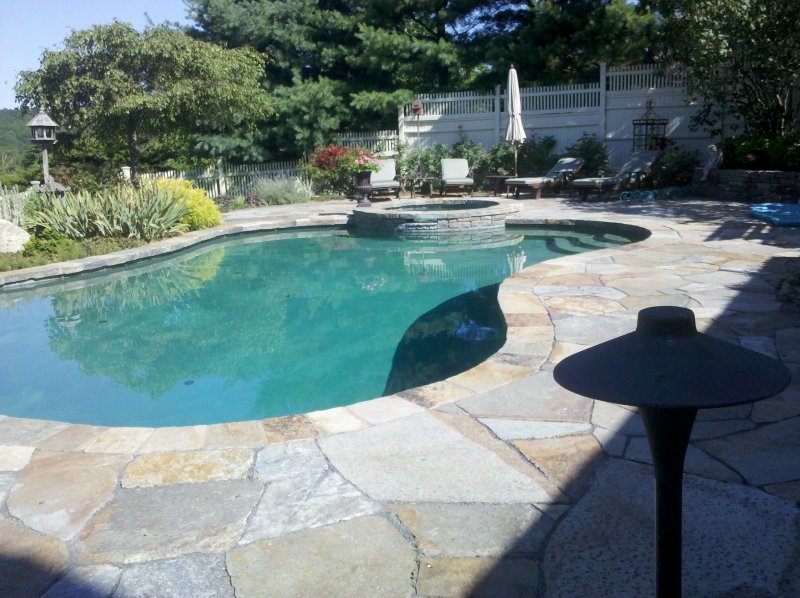 Sunny Pool камень