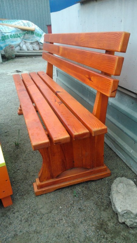 Деревянные скамейки крашеные