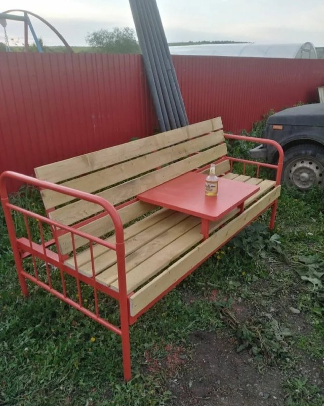 Лавочка из кровати железной