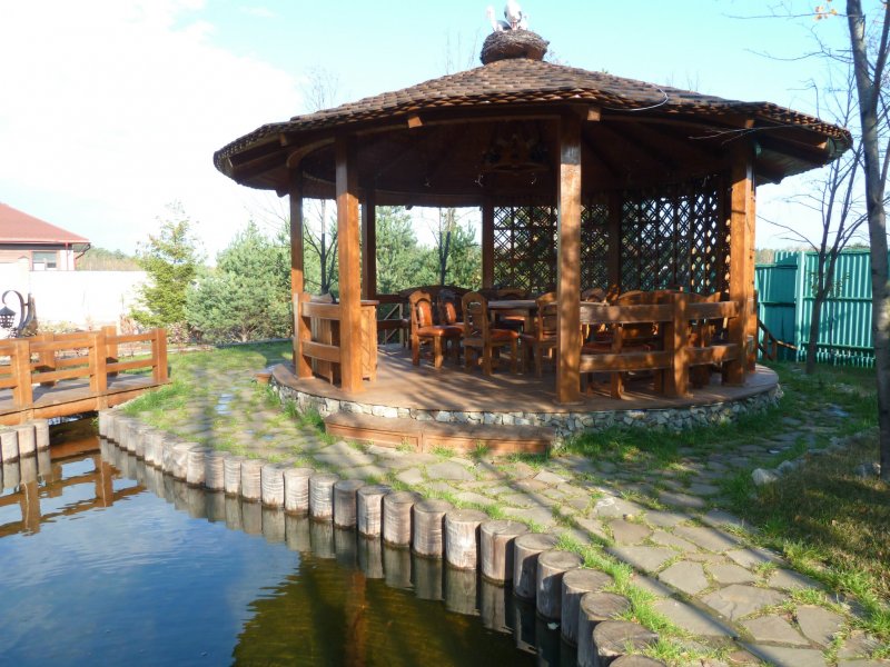 Беседка с костровищем в центре
