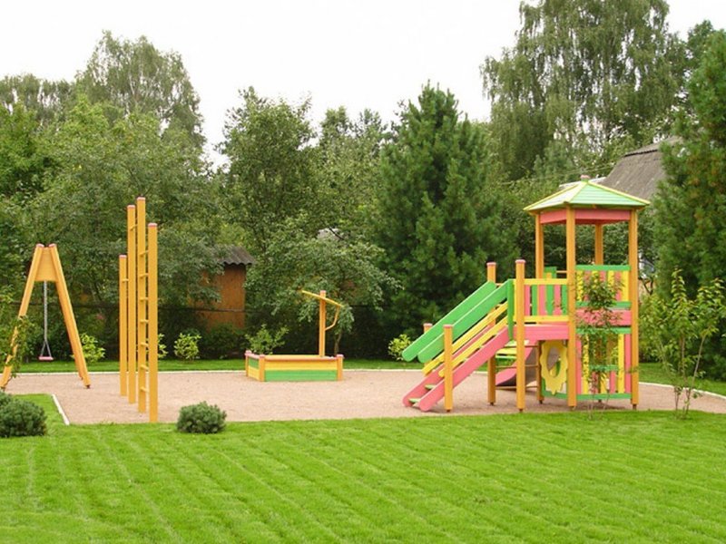 Детская площадка на загородном участке