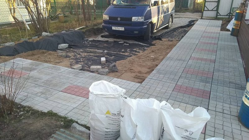 Площадка под стоянку авто на даче