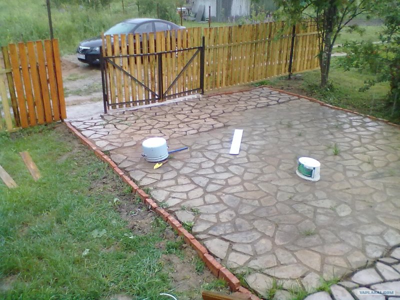 Площадка для автомобиля на даче