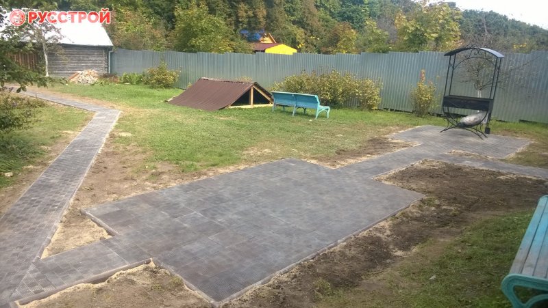 Парковка на даче из тротуарной плитки