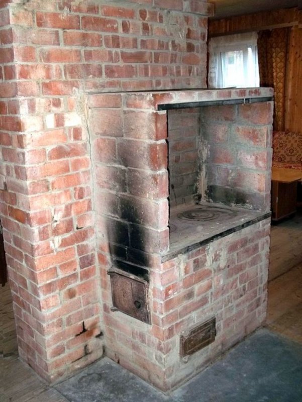 Старинная кирпичная печь
