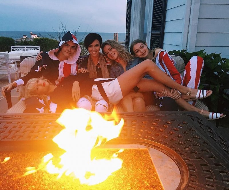 Ruby Rose and cara Delevingne
