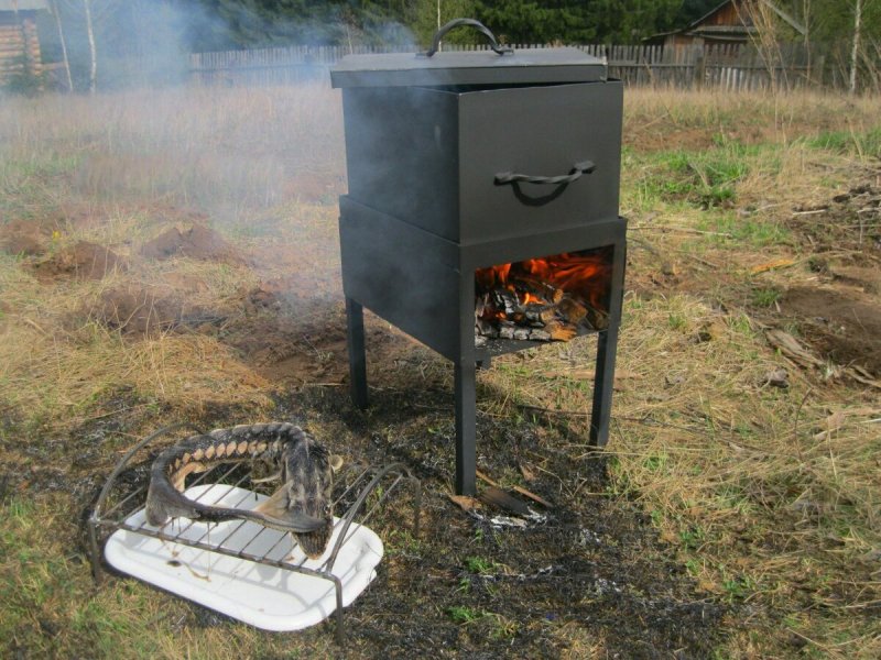 Коптильня с печкой горячего копчения