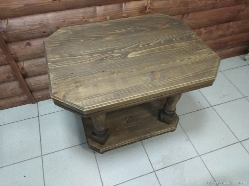 Журнальный столик из деревянных ящиков