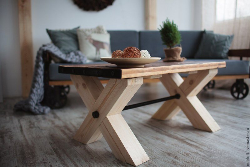 Hughes Woodworks Ореховый журнальный столик