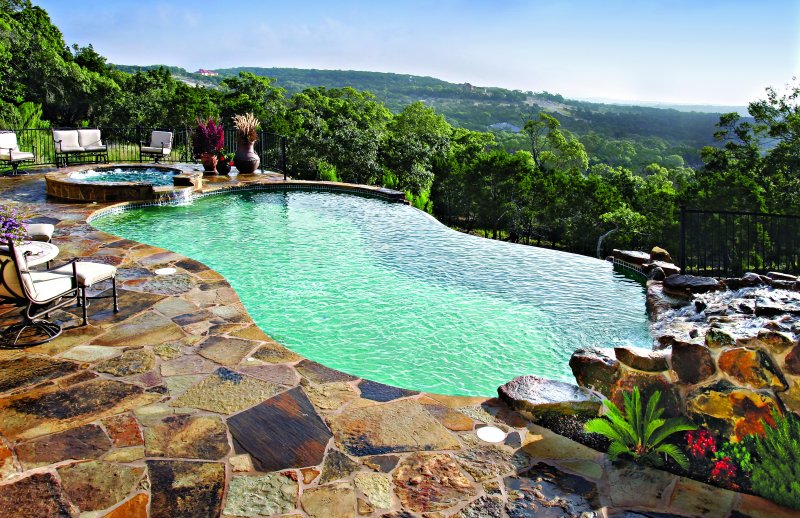Infinity swimming Pool на склоне