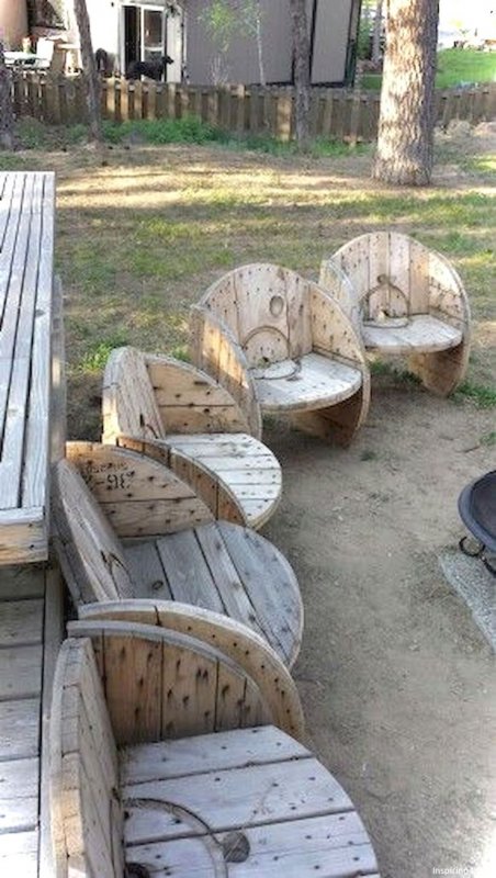 Садовая мебель из кабельных катушек