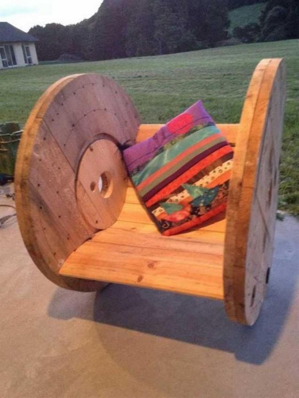 Кресло из катушки для кабеля