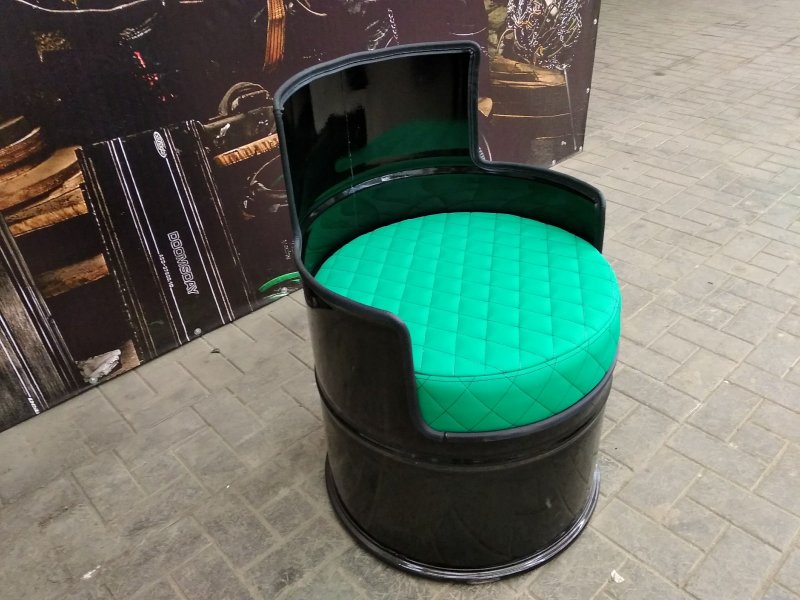Стулья из бочек