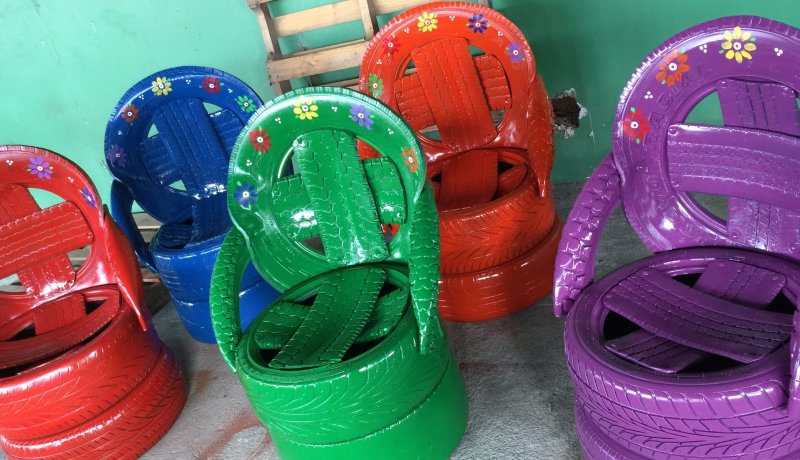 Покрышки на детской площадке
