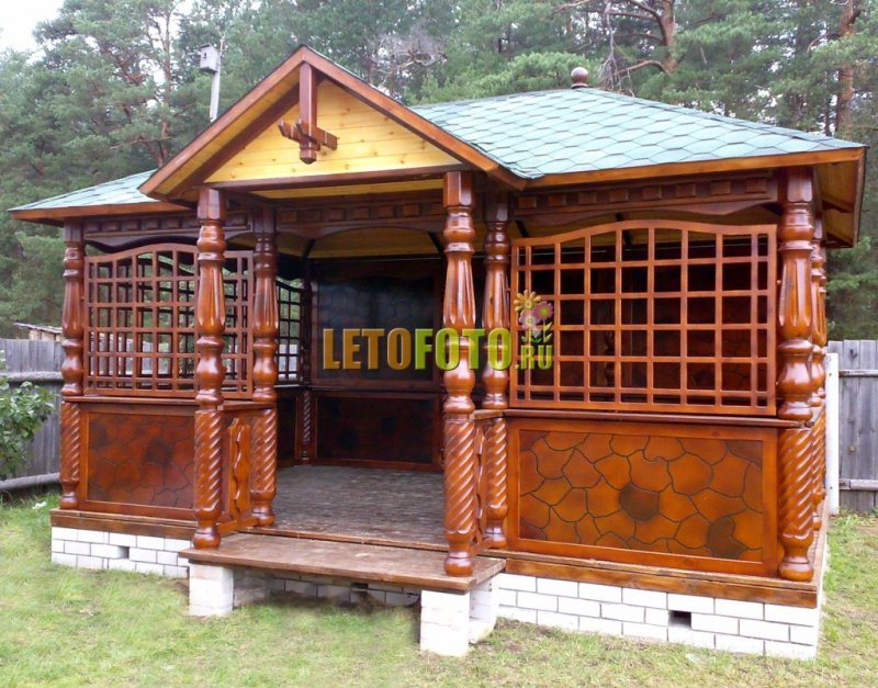 Резные беседки из дерева