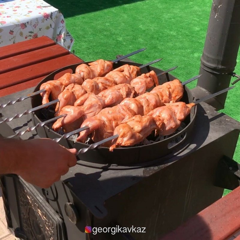 Мангал Барокко для дачи с крышей