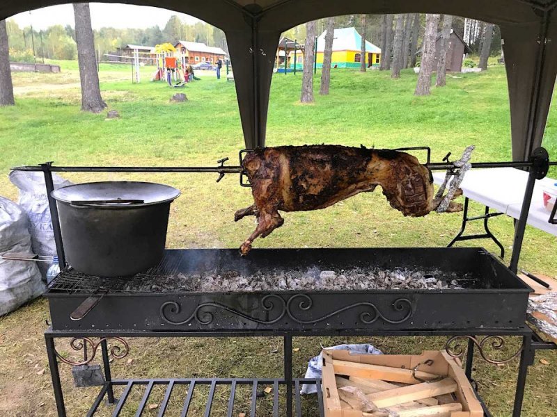 Грузин с шашлыком